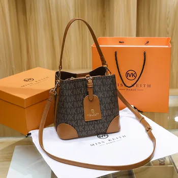 Луксозни дамски маркови малки квадратни чанти, висококачествена дизайнерска чанта, универсална темпераментен чанта на едно рамо по диагонал